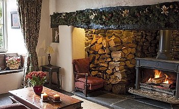 Living-room-fireplace-country-Country-Homes--Interiors